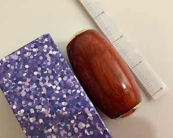 Ręcznie toczony miniaturowy kalejdoskop z drewna padauk – w pudełku prezentowym