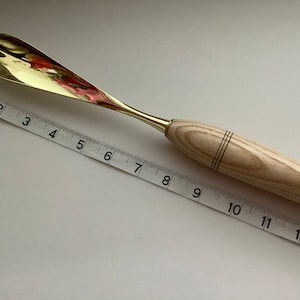 English Ash Wood…….Shoe Horn……Hand Turned............Shoe Horn.....Brass Coloured Metal Fittings…....