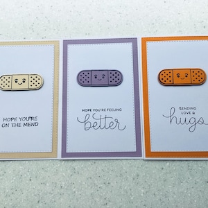 15 x 10 cm… Lot de 3 assortis… Remettez-vous bien… Je vous fais des câlins… En voie de guérison… Cartes de correspondance avec enveloppes blanches… Bloc-notes…