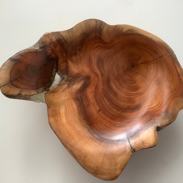 English Yew Wood Bowl……..Hand Turned...Wood Sourced from around Sherwood Forest UK……The Home of Robin Hood….