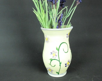 Jarrón de cerámica hecho a mano