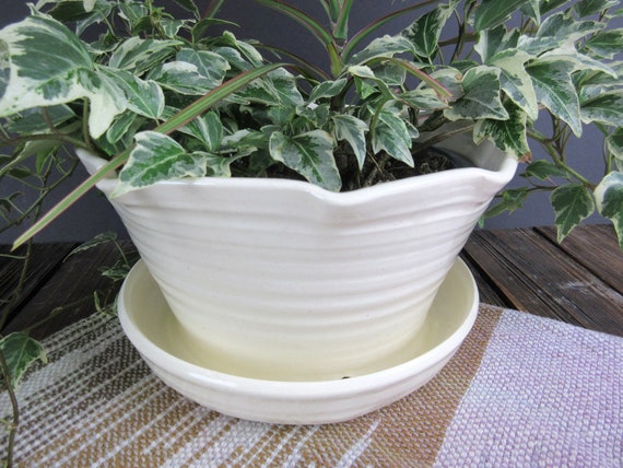 Ceramic Pottery Flower Pot With Attached Drainage Tray, Large Indoor  Hanging Terracotta Pottery Plant Pot, 7 Inches Wide by 4.5 Inches Tall -  Etsy
