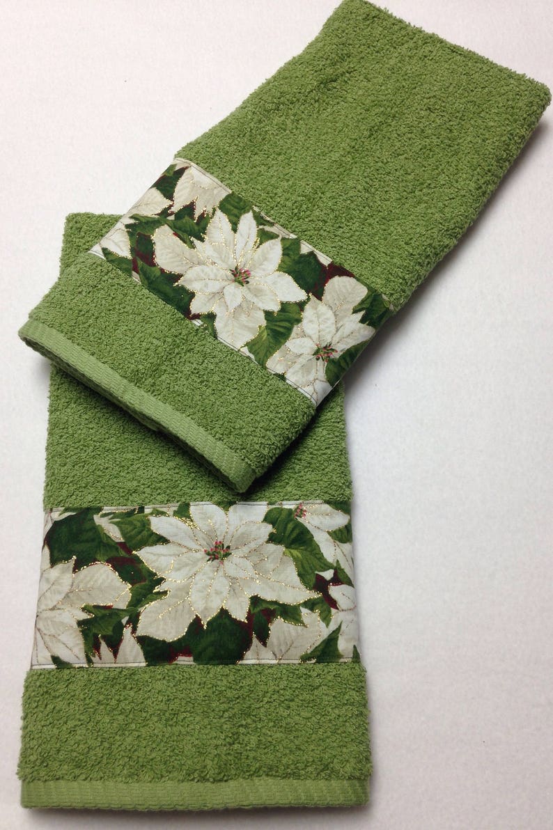 Christmas Poinsettias Hand Towel Set / Guest Towel Set | Etsy