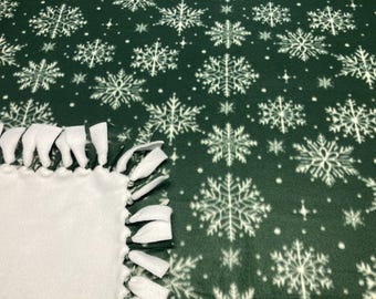 Handmade Snowflake Fleece Blanket: Green Winter Decor (68x55)