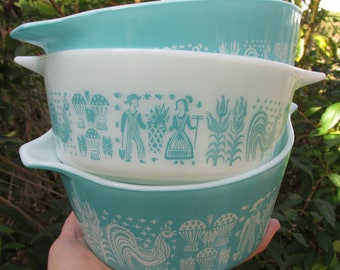 Amish Butterprint Pyrex Casserole Dishes Set of Three Trio Turquoise White Glass Vintage 471 472 473