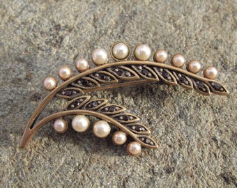 Vintage Enamel Gold Tone Red Rhinestone Faux Pearl Costume Jewelry Brooch Pin