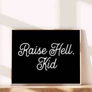 Arte de pared imprimible para niños, Raise Hell • Arte de pared en blanco y negro para dormitorio infantil • Decoración moderna para sala de juegos infantil, arte divertido para guardería de bebé