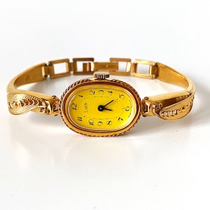 Gold vintage women&#39;s watch. Dainty gold watch. Cocktail watch. Solid lace bracelet watch. Christmas gift. Small gold vintage wristwatch
