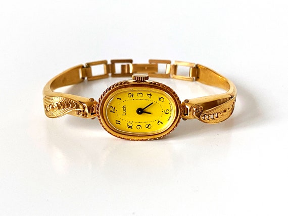 Gold vintage women's watch. Dainty gold watch. Cocktail watch. Solid lace bracelet watch. Christmas gift. Small gold vintage wristwatch
