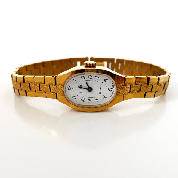 Belle montre vintage classique en or pour femme. Jolie montre en or. Petite montre pour femme. Petite montre. Le cadeau de la mère. Offrez-lui. Montre gravée