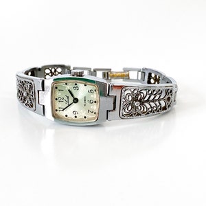 Vintage women&#39;s watch in silver color. Lacy bracelet watch for women. Dainty vintage women&#39;s watch. Small wrist. Personalised gift for her.