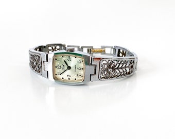 Vintage women's watch in silver color. Lacy bracelet watch for women. Dainty vintage women's watch. Small wrist. Personalised gift for her.