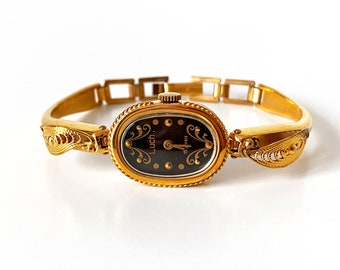 Vintage gold women's watches with black face. Timeless elegance. Retro Chic. Timeless charm women. Watches for women. Vintage women's watch