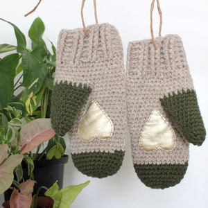 Wool women's mittens with golden leather hearts beige color