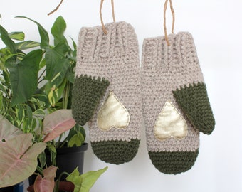 Wool women's mittens with golden leather hearts beige color