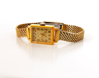 Rectangular women's golden vintage watch. Dainty gold watch for women. Ladies small watch. Gold watch. Christmas gift. Personalised gift