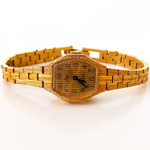 Vintage gold women&#39;s watches. Timeless elegance. Retro Chic. Timeless charm for women. Vintage watches for women. Vintage women&#39;s watch