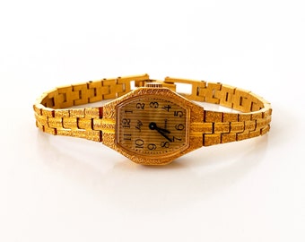 Vintage gold women's watches. Timeless elegance. Retro Chic. Timeless charm for women. Vintage watches for women. Vintage women's watch