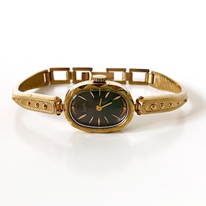 Liten, fin vintageklocka för kvinnor. Damklocka i guld. Elegant guldklocka. Små klockor. Liten rektangulär klocka. Förgylld klocka.