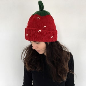 Gorro holgado de invierno para mujer. Sombrero rojo. sombrero de fresa gorro de fresa. sombrero de invierno para mujer. Gorro de lana verde rojo. disfraz de fresa