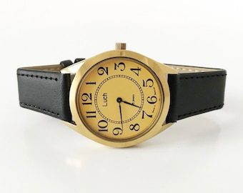 Retro unisex simple classic vintage watch for men and women. Antique watch. Engraved watch. Old mechanical watch. Collectible watch gift