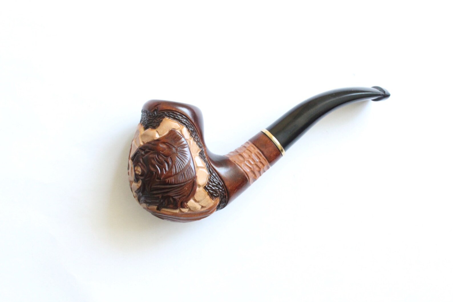 Meerschaum pipe. Резные трубки для курения. Трубка гусарская курительная. Трубка лев купить. Резная курительная трубка.