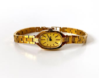 Dainty gold watch. Delicate woman's wrist watch. Vintage watches for women's. Mini wristwatch women's. Delicate gold vintage women's watch