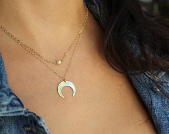 Gold Horn Necklace, Crescent moon Necklace,Crescent Moon Necklace. Tusk Necklace.Gold Moon Pendant