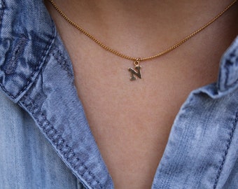 Collar con inicial pequeña - Colgante de letra personalizado - Collar con inicial delicada - Collar con dije de letra pequeña - Joyería minimalista con inicial