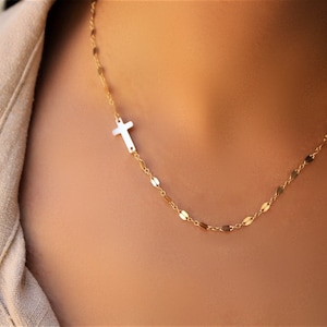 Collier petite croix latérale, croix horizontale, cadeau de confirmation, collier croix, cadeau religieux pour elle, collier de communion, croix latérale