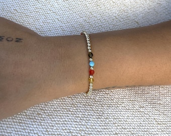 Pulsera elástica con cuentas de cristal Swarovski arcoíris y baño de oro