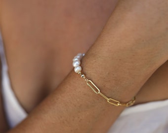 Bracciale con catena a graffetta e perle d'acqua dolce, argento sterling e oro riempito