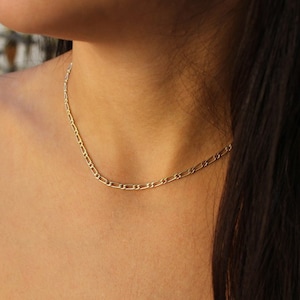 Chaîne Figaro, superposition de colliers en or, superposition de colliers en or, superposition de colliers, collier chaîne, superposition de chaînes en or, collier délicat,