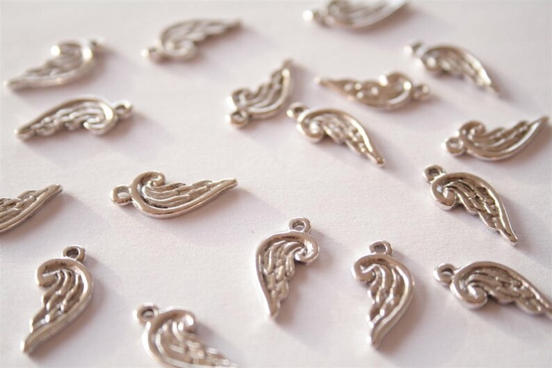 40 wing in antique silver charms. ref:2432 .