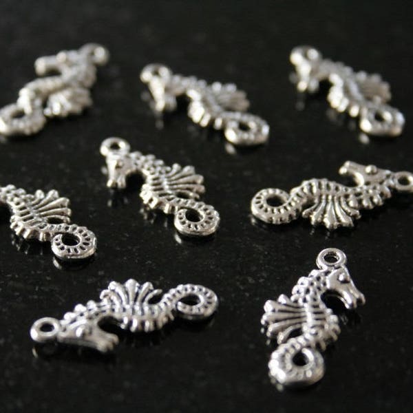 30 connectors in antique silver. (ref:1902).