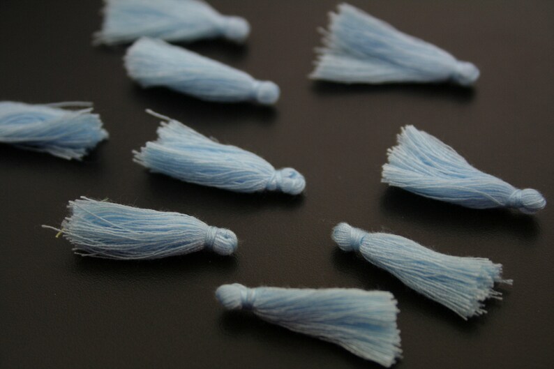 ref:4506 . Set of 6 small PomPoms.
