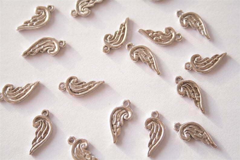 40 wing in antique silver charms. ref:2432 .