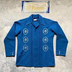 Vintage 60s Guayabera Formal Shirt 38 Medium Original 1960s Mod men&#39;s embroidered ornamental pleated chazarillas Mexican Ramón label cobalt