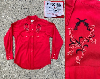 Vintage 60s Cherry Red Embroidered Six Shooter Western Shirt MEDIUM | original 1960s cowboy rodeo rockabilly pearl snaps country western M