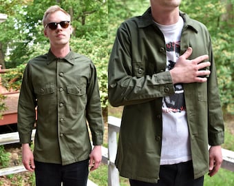 Vintage US Military Olive Utility Pocket Shirt MEDIUM | distressed army surplus camo combat 60s 70s woodland grunge jacket grunge mens M