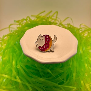 Kitty enamel pin