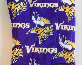 Minnesota Vikings Oven Mitt - Handmade Quilted Kitchen Decor