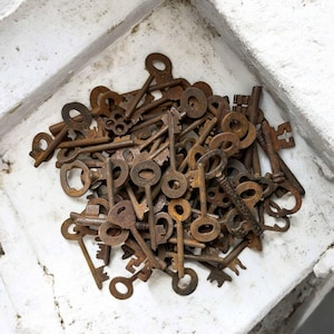 Cast Iron Skeleton Keys: Rusty Vintage Replica, Set of 3