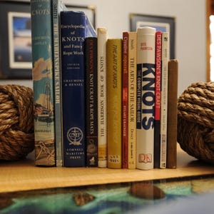 Nautical Bookends - Rope Bookends - Nautical Gift - Monkey Fist Knot Bookends - Bookends - (this is for a pair) Tying the knot Bild 3