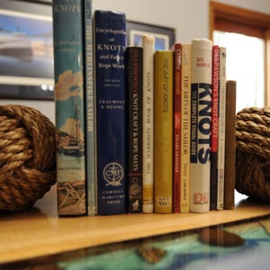 Nautical Bookends - Rope Bookends - Nautical Gift - Monkey Fist Knot Bookends - Bookends - (this is for a pair) Tying the knot Bild 9