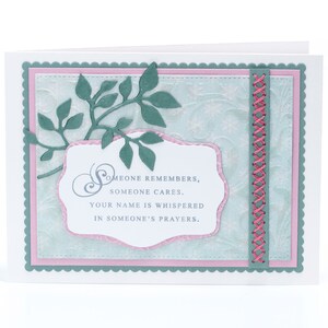 Carta fatta a mano, pensieri e preghiere Greeting Card, qualcuno si preoccupa e si ricorda, la bella mano impunture, verdi e carta della lavanda