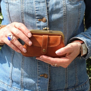 Little tan clip purse with bottom zip, Double clasp purse tan leather, Front pocket, Coin purse tan, Cute Amy purse, Clip lock coin purse