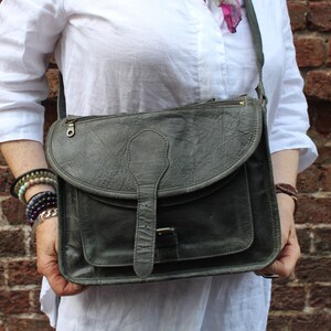 Mini sacoche bleu vert, Poche à rabat sur le devant, Poche frontale zippée, Longue bandoulière réglable, Sac pour ordinateur portable 13 pouces, Poche intérieure zippée, Dessus porte-documents