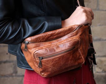 Heuptas bruin leer, dubbele ritssluiting, bruin scrunchy leer, borsttas, heuptas, heuptas, binnenzak, twee buitenste YKK-vakken met rits, klassiek