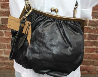 Christina bag black, Black gathered leather bag, Kiss clip, Clasp lock, Ball lock,